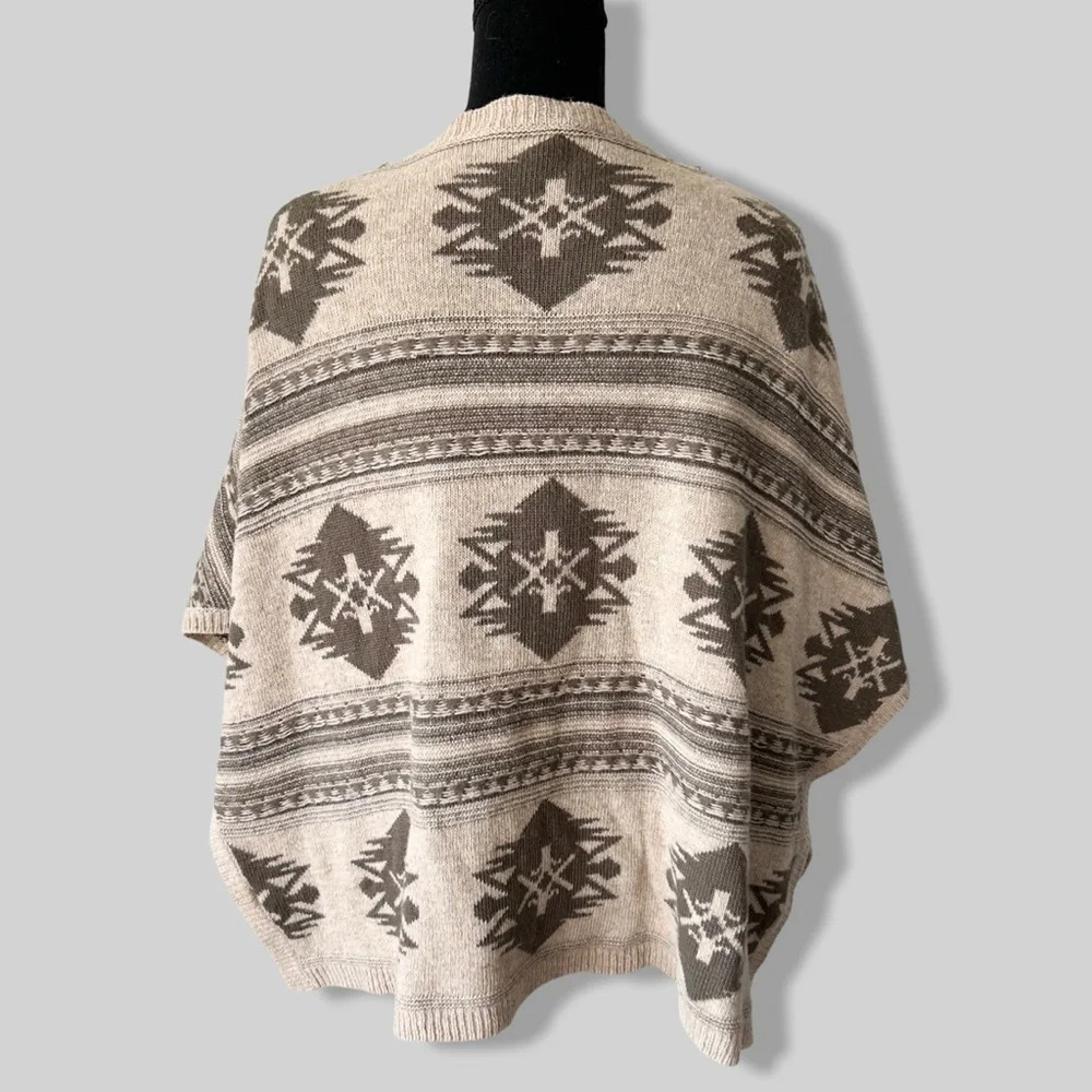 Kerisma Pure Lambswool  Aztec Poncho - Picture 3 of 12